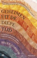 Geheimen uit de diepe tijd | Helen Gordon 9789029094825 Gordon, Helen J.M. Meulenhoff   Landeninformatie Wereld als geheel
